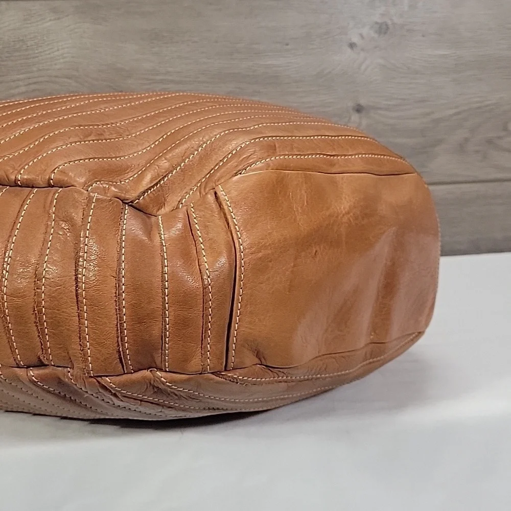 Large IL Duca  Tan Leather Hobo Bag - Classic Everyday Shoulder Bag